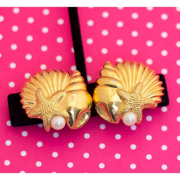 Vintage Beach Beauty Clip On Earrings by Avon - P7 - Picture 1 of 2
